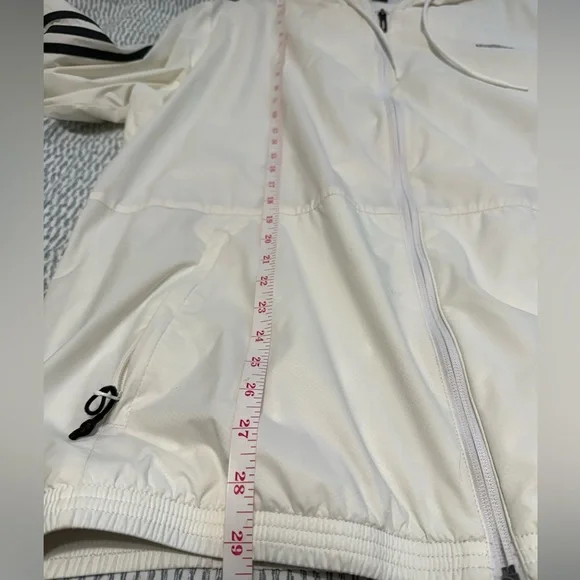 ADIDAS windbreaker. XL. True white. Never worn. - Picture 4 of 5